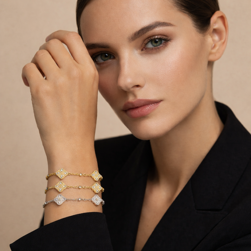 18K Vintage Alhambra Diamonds Clover Bracelet