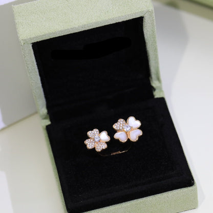 18K Cosmos Between the Finger Diamond Ring