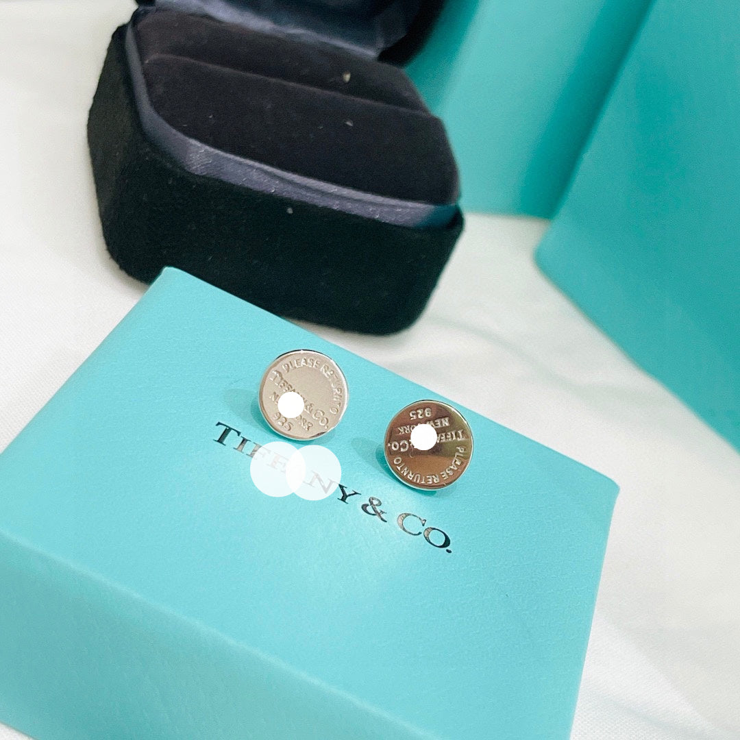 18K Return to Circle Stud Earrings